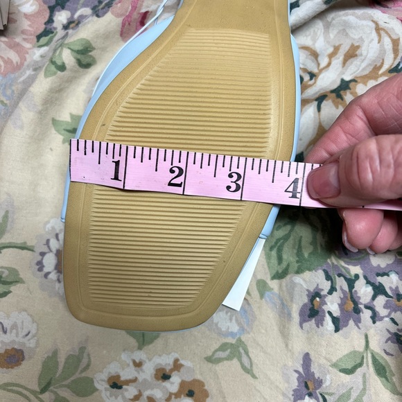 Light blue light on heels shoes - Picture 9 of 12